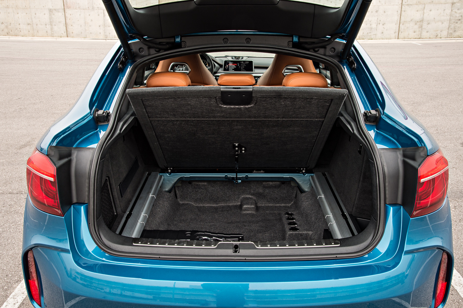 2015-BMW-X6M-142