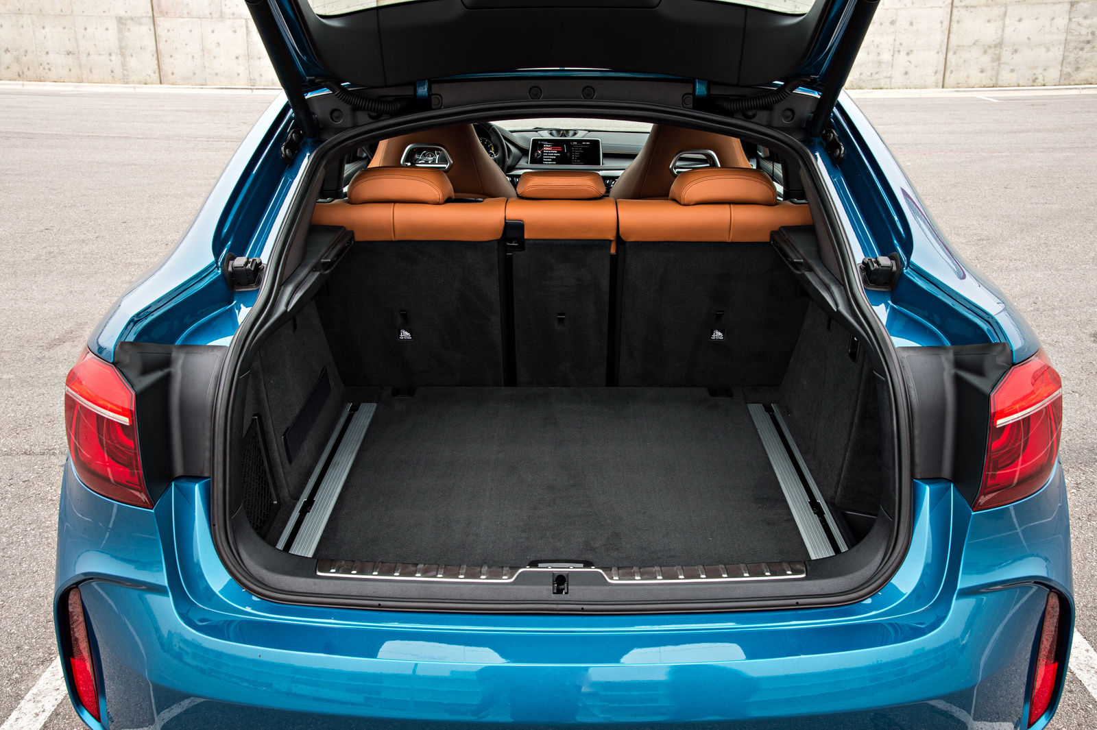 2015-BMW-X6M-144