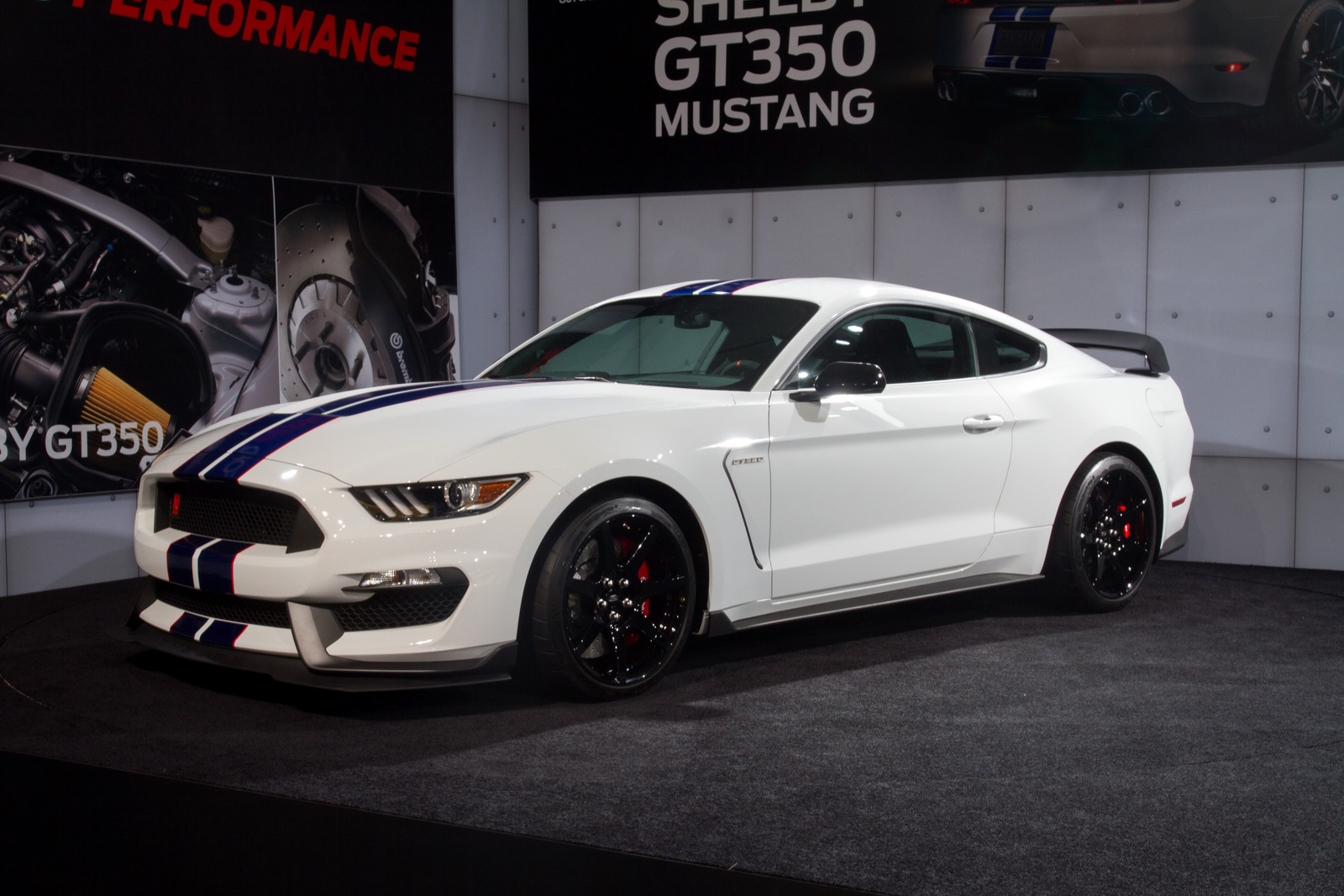 2015-Ford-Shelby-GT350R-1