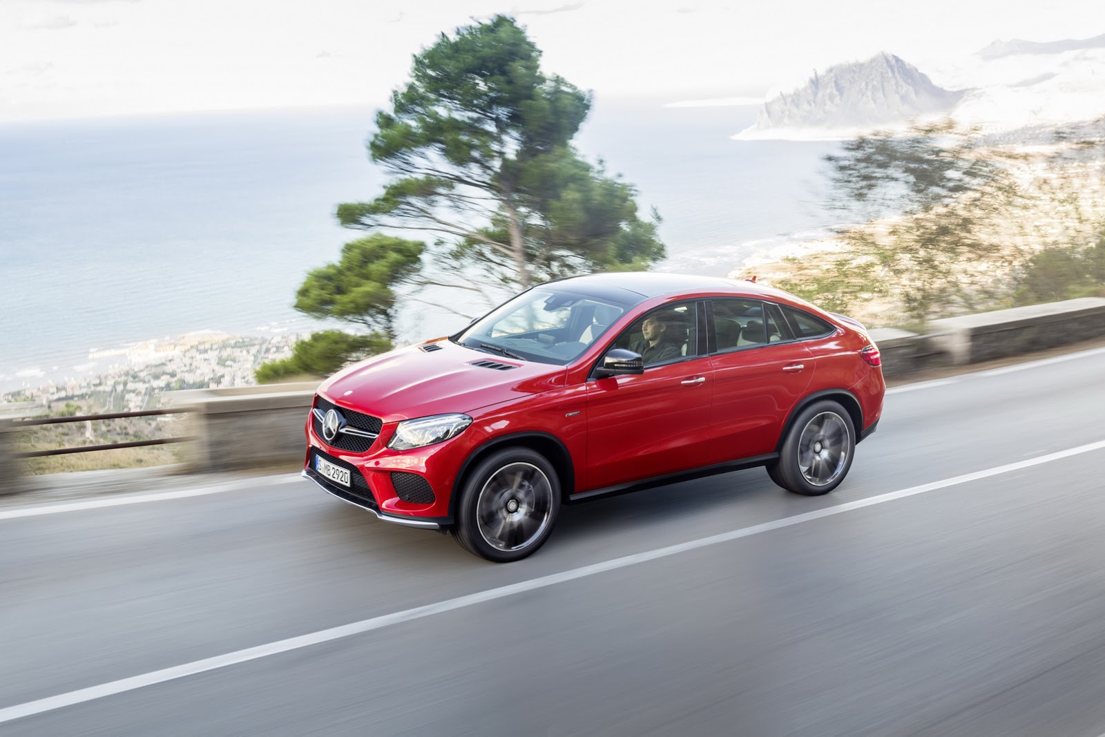 2016-Mercedes-Benz-GLE-Coupe-2