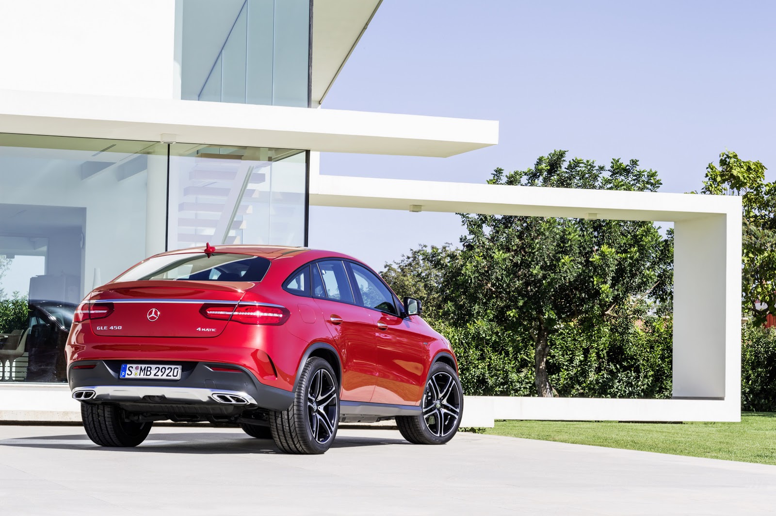 2016-Mercedes-Benz-GLE-Coupe-4