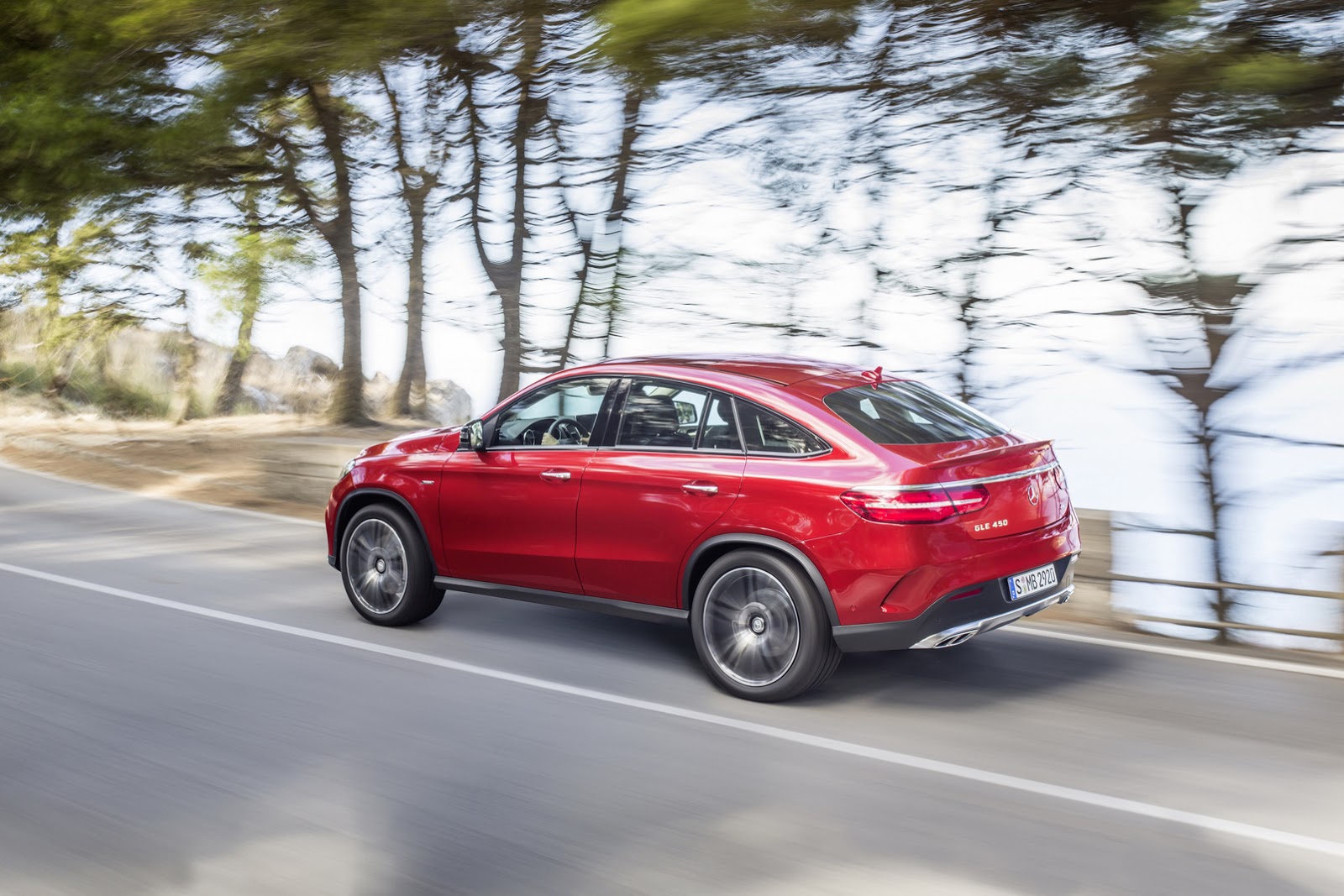 2016-Mercedes-Benz-GLE-Coupe-8