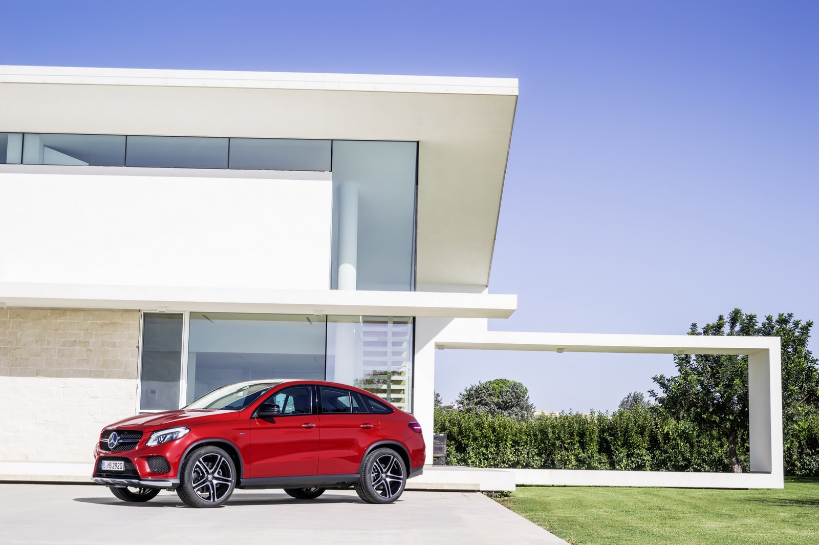 2016-Mercedes-Benz-GLE-Coupe-10