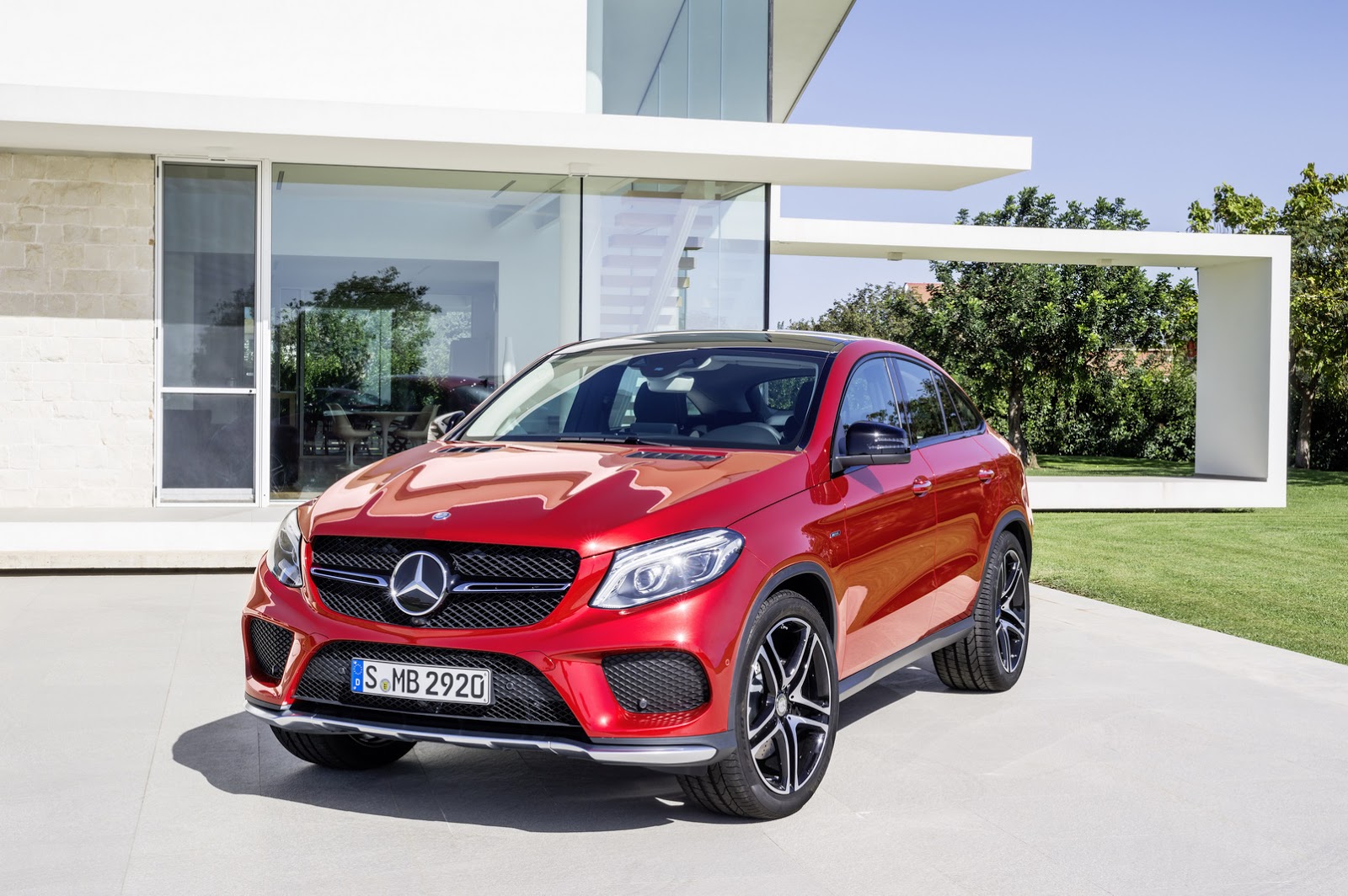2016-Mercedes-Benz-GLE-Coupe-11