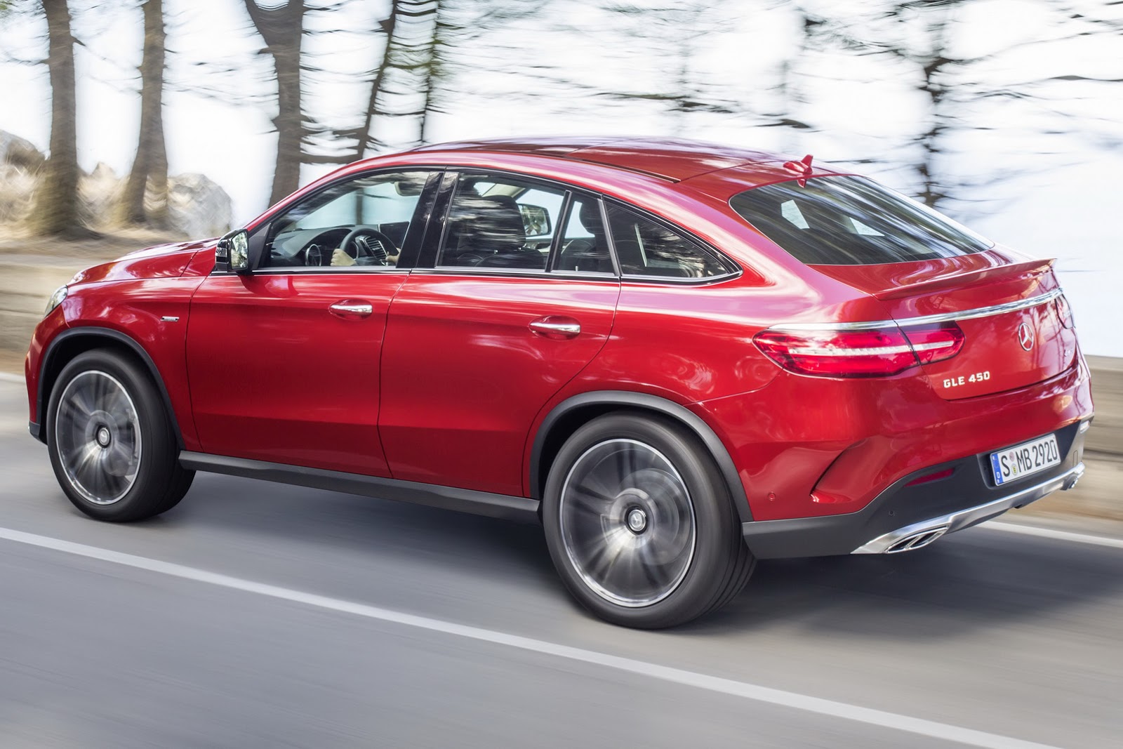 2016-Mercedes-Benz-GLE-Coupe-28