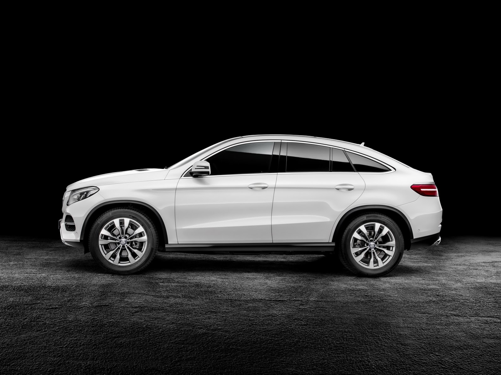2016-Mercedes-Benz-GLE-Coupe-31