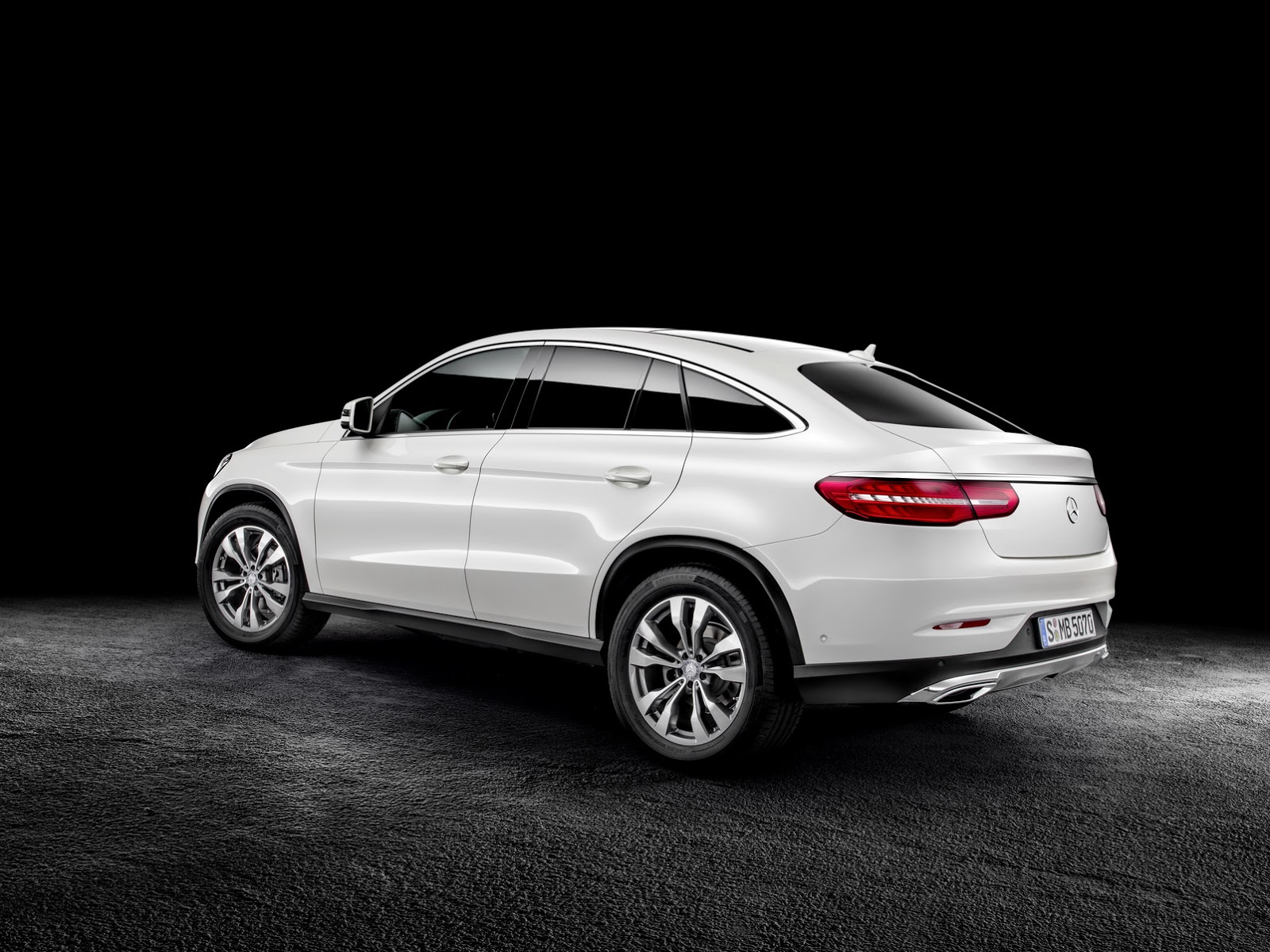 2016-Mercedes-Benz-GLE-Coupe-32