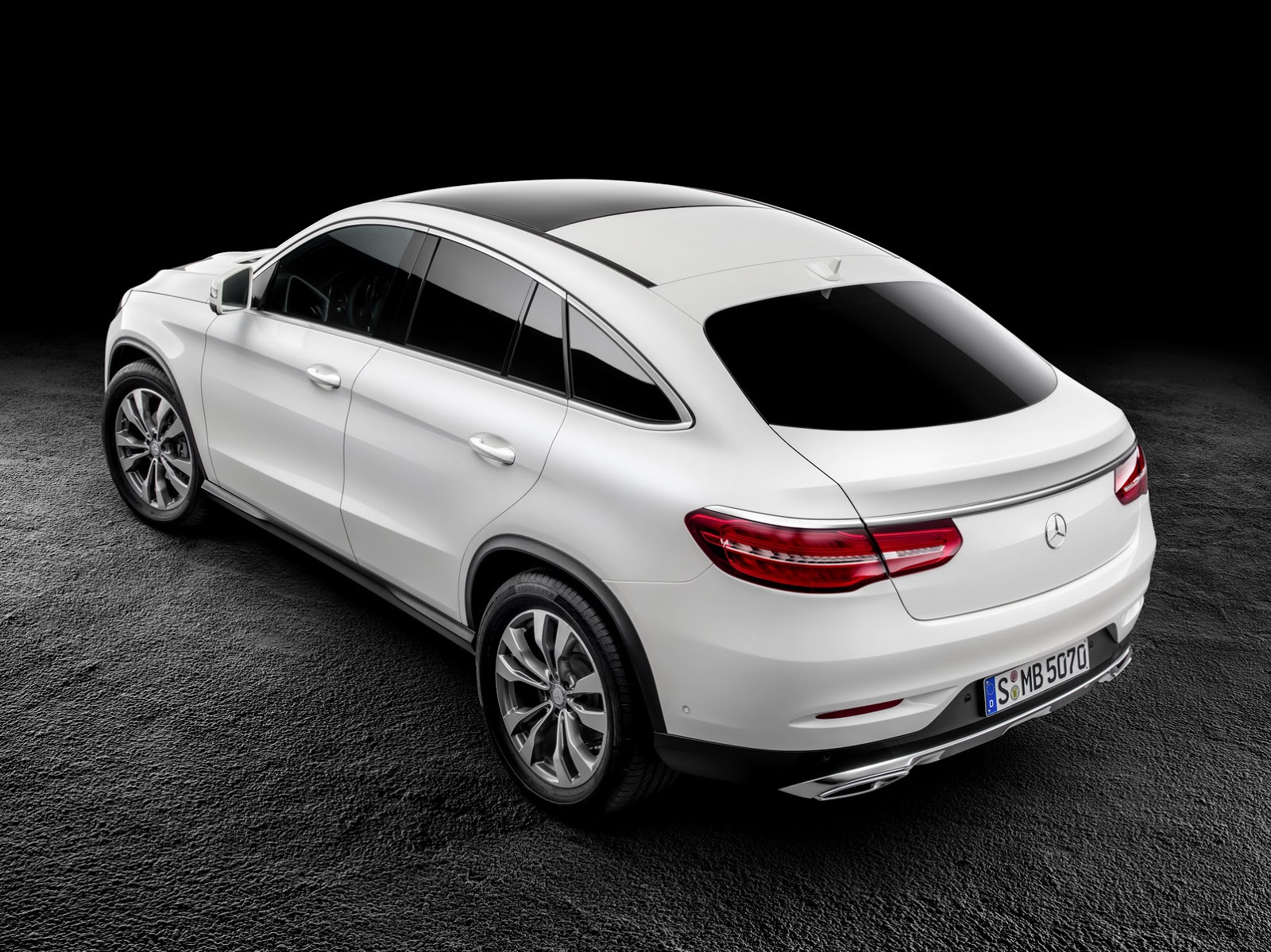 2016-Mercedes-Benz-GLE-Coupe-33