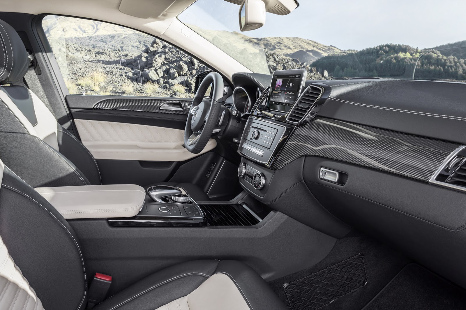 2016-Mercedes-Benz-GLE-Coupe-34