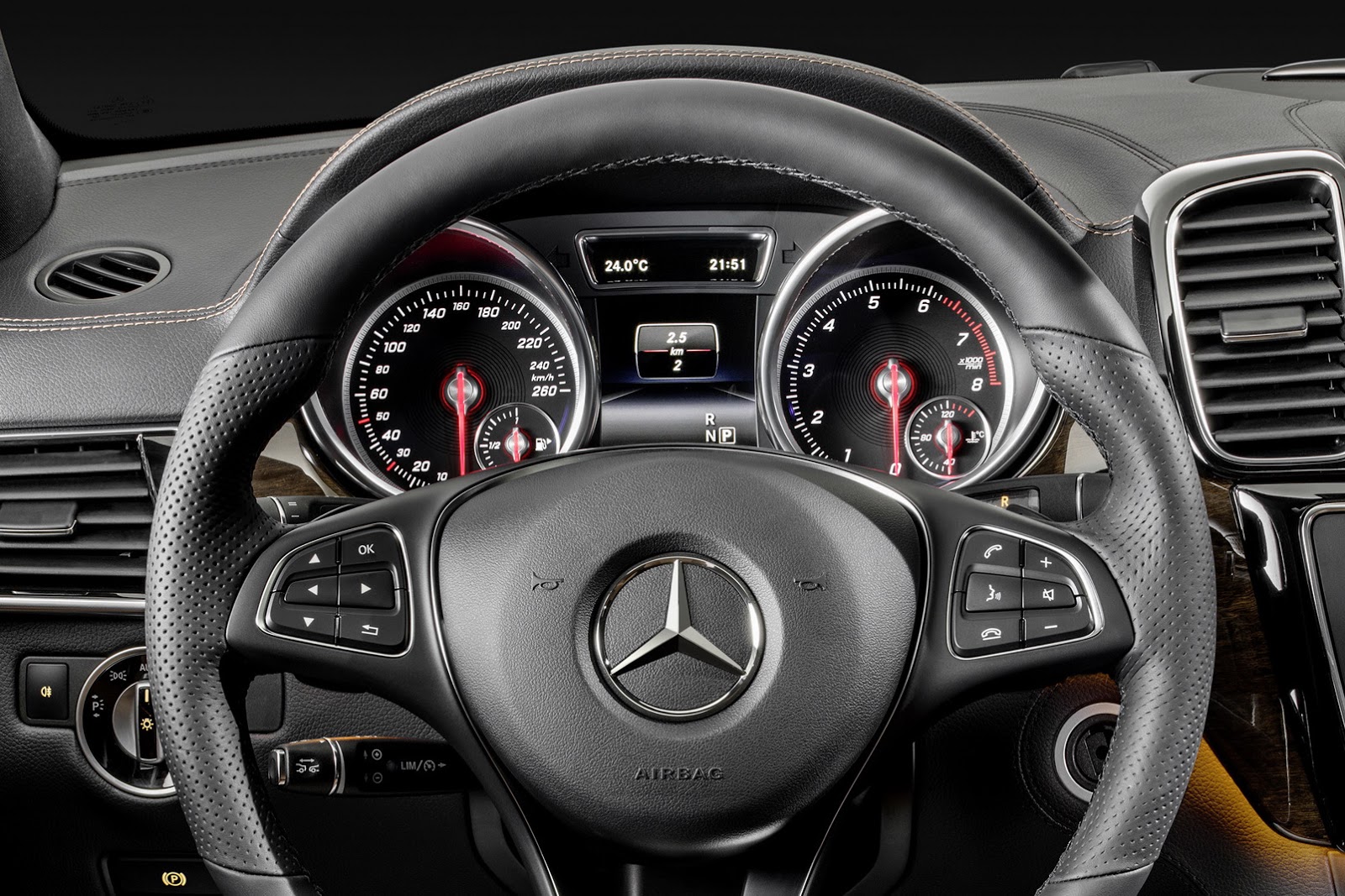 2016-Mercedes-Benz-GLE-Coupe-43