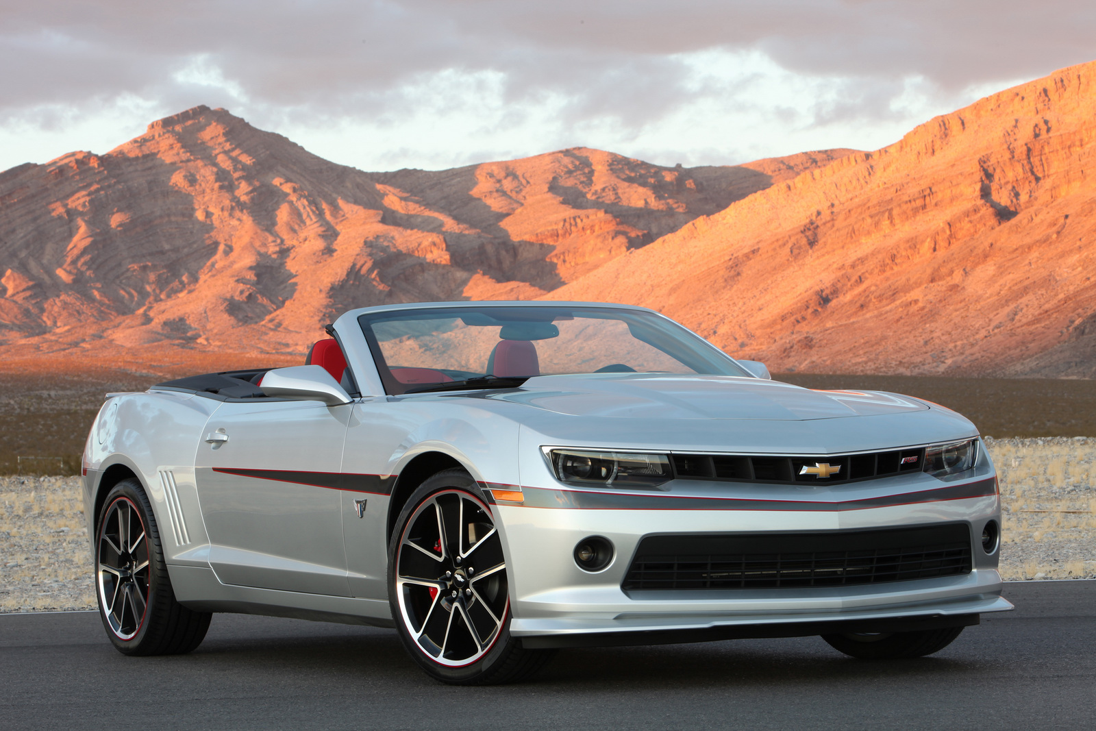 2015-Chevrolet-Camaro-Commemorative-Edition-5