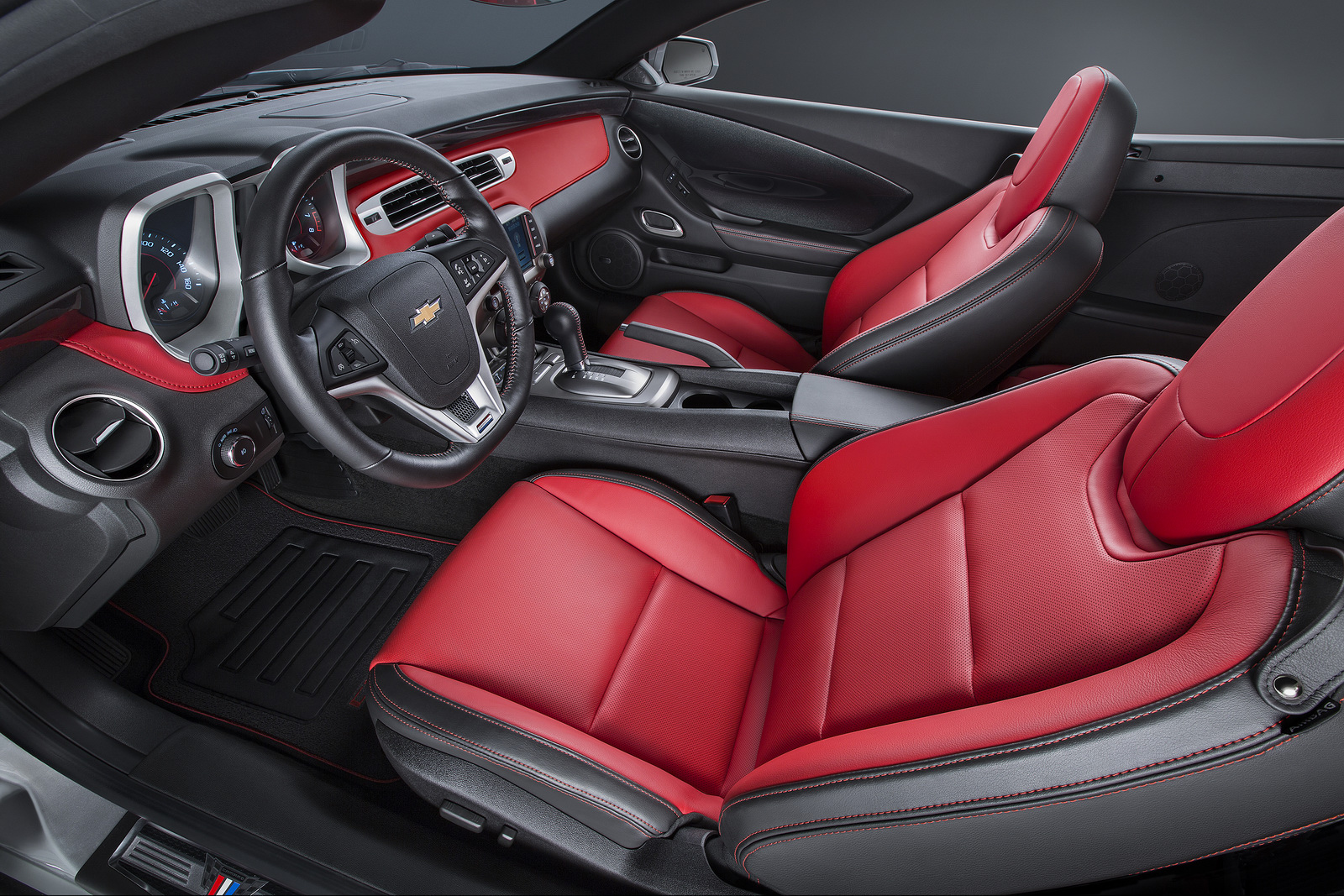 2015-Chevrolet-Camaro-Commemorative-Edition-7