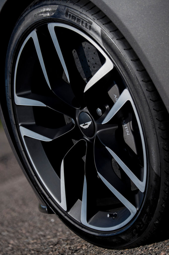 Vanquish-in-Tungsten-Silver_15-682x1024