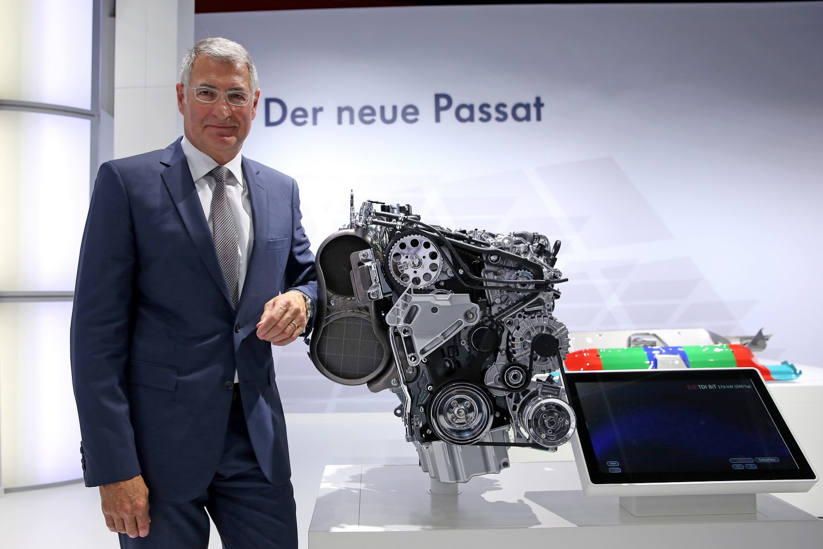 2015-VW-Passat-B8-59