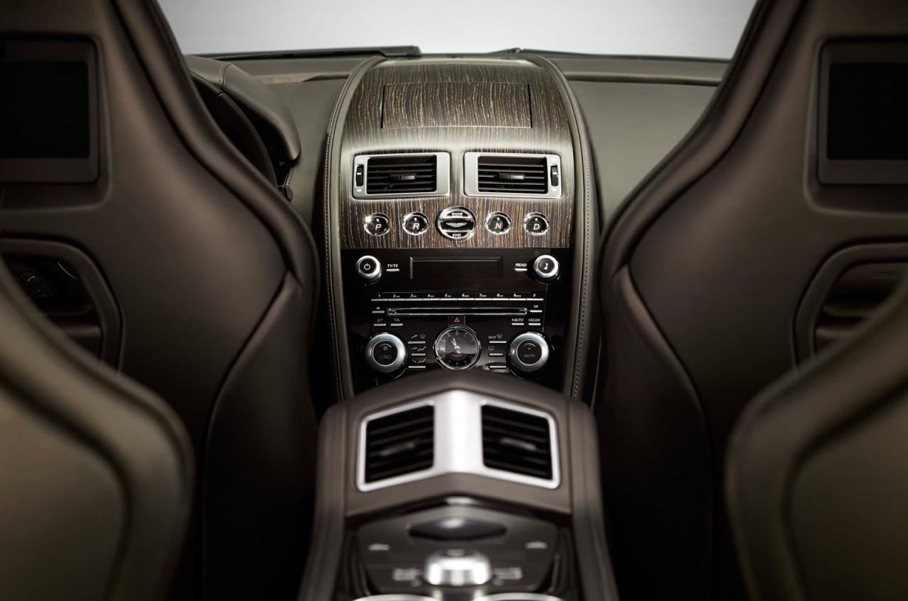 Aston_martin_q_neijing_2014_DM_18