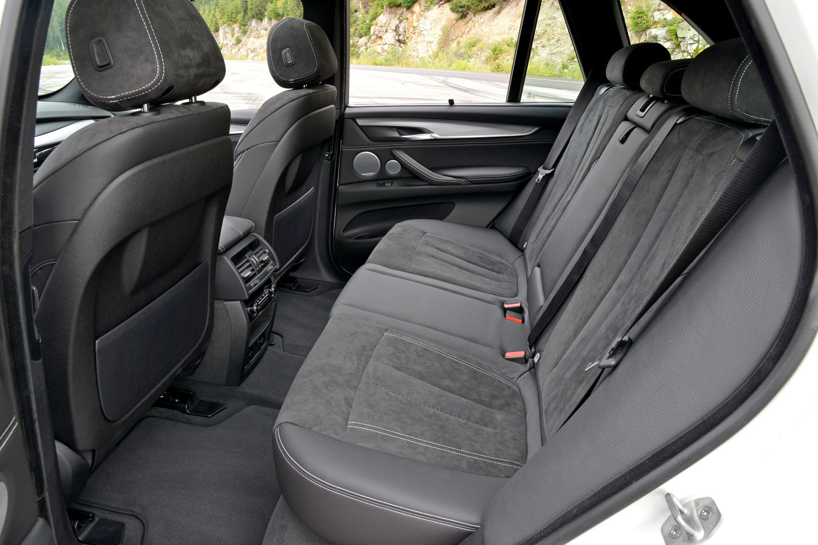 bmw-x5-m50d-12