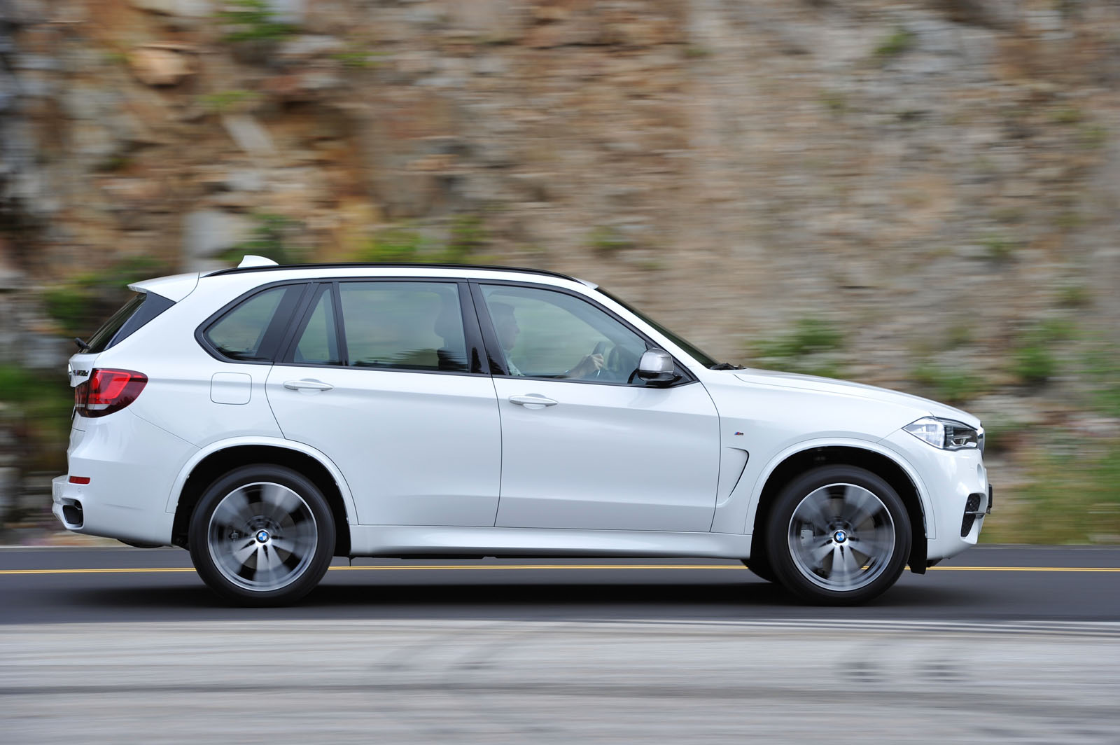 bmw-x5-m50d-4
