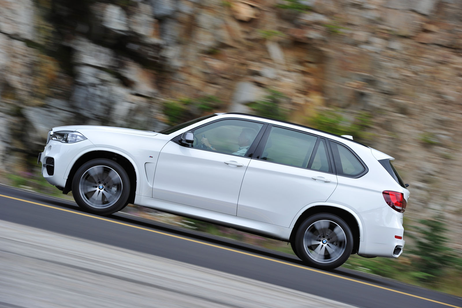 bmw-x5-m50d-5