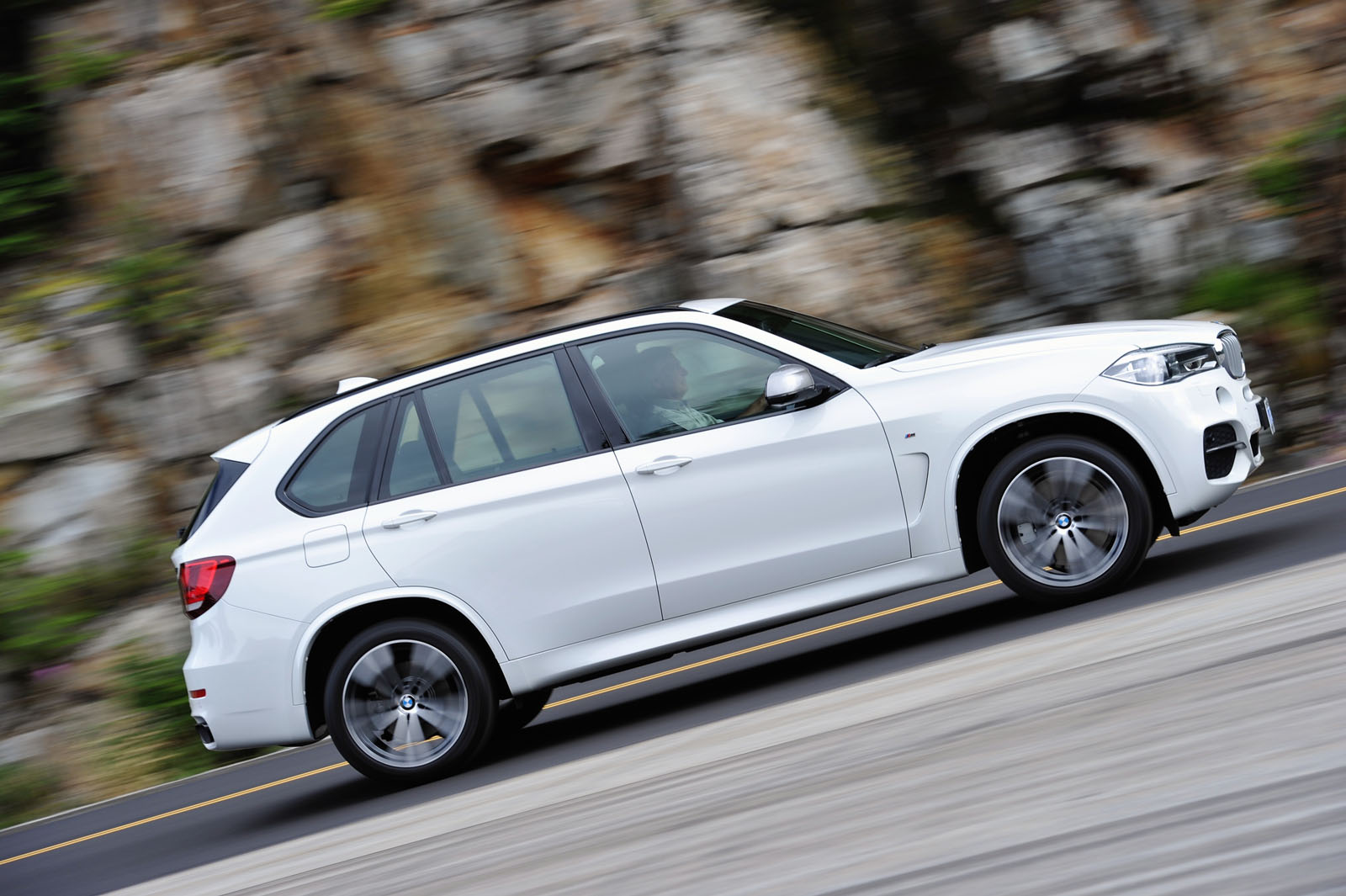 bmw-x5-m50d-6