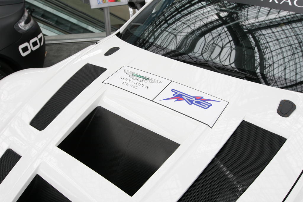 aston-martin-v12-vantage-alms-06-jpg
