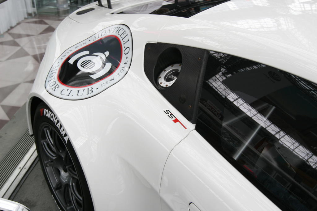 aston-martin-v12-vantage-alms-09-jpg