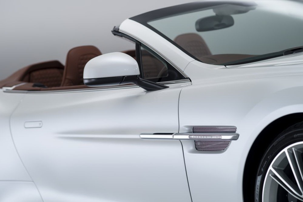 new-aston-martin-vanquish-volante-045
