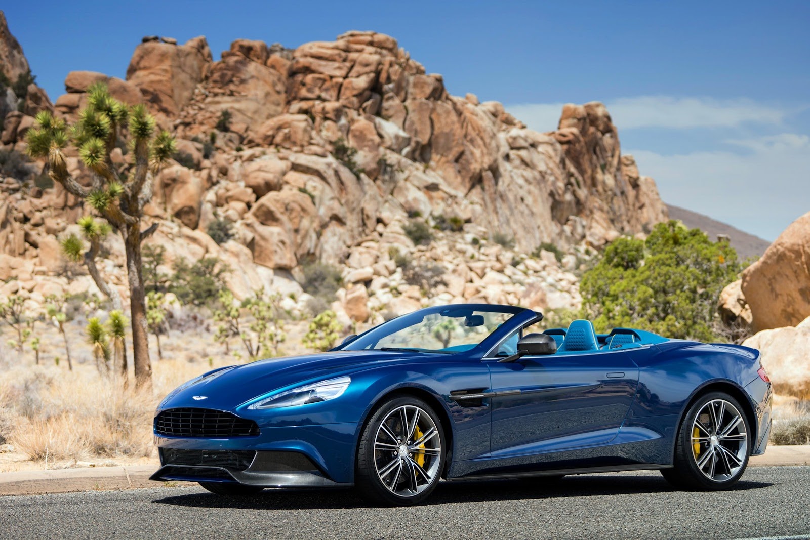 new-aston-martin-vanquish-volante-202