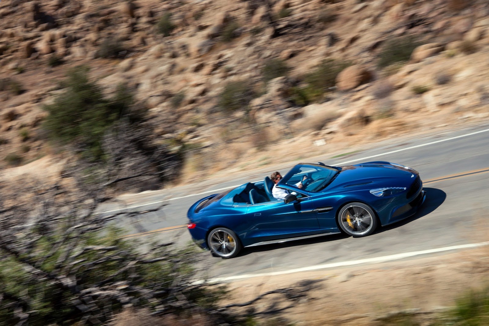 new-aston-martin-vanquish-volante-212
