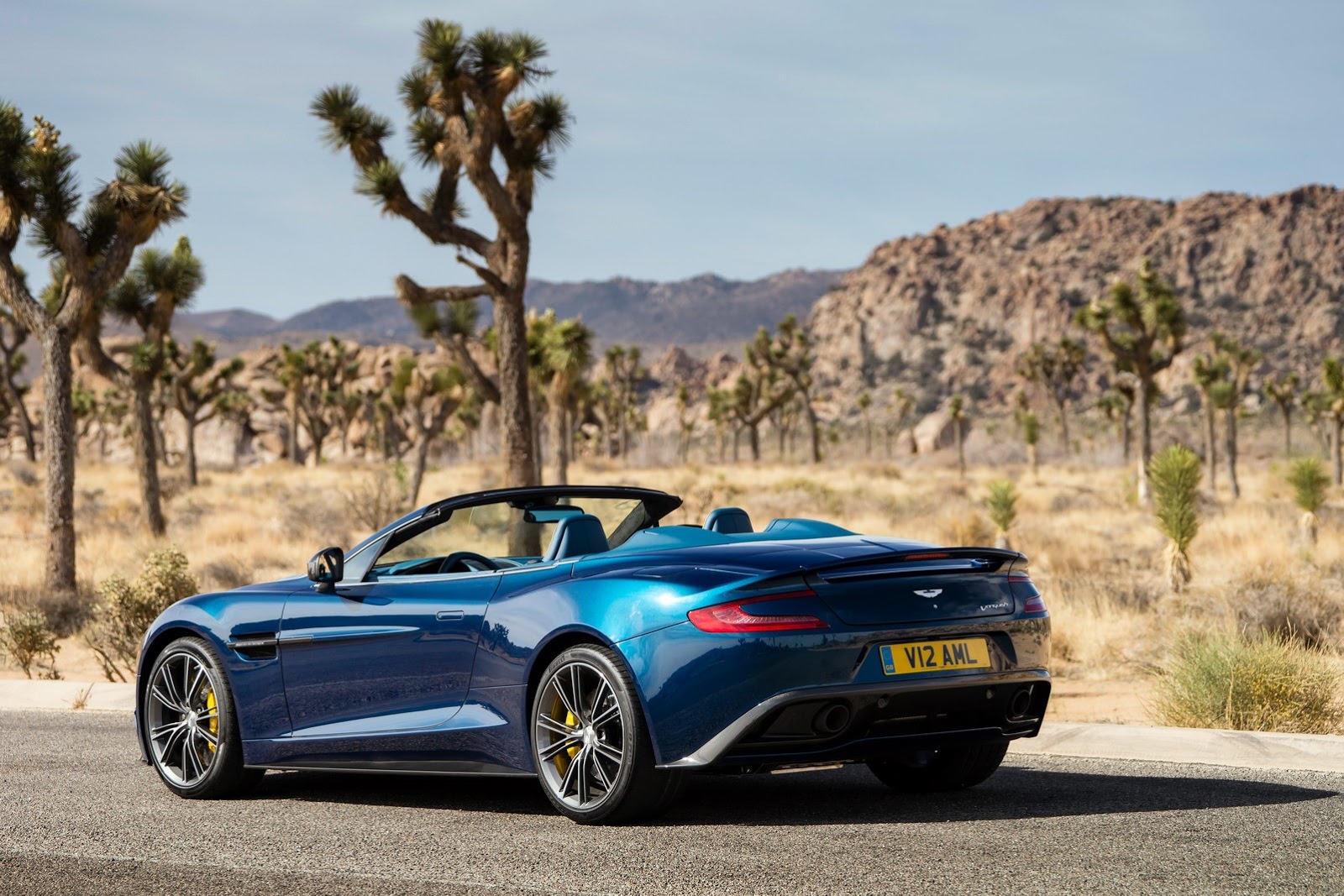 new-aston-martin-vanquish-volante-222