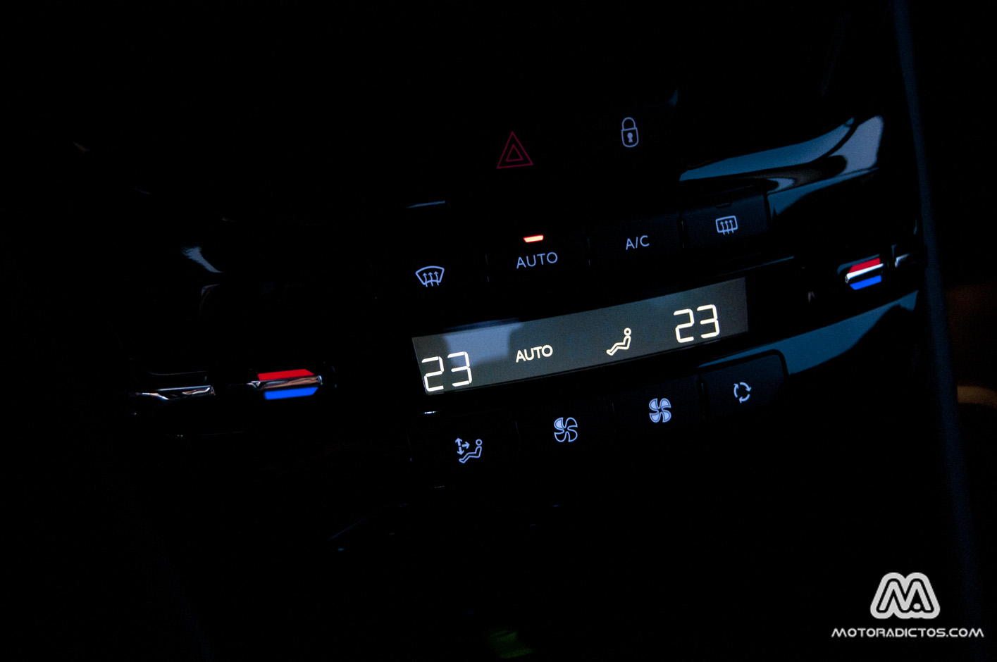 peugeot208_926