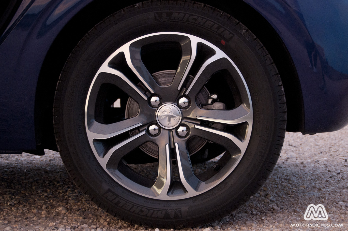 peugeot208_936