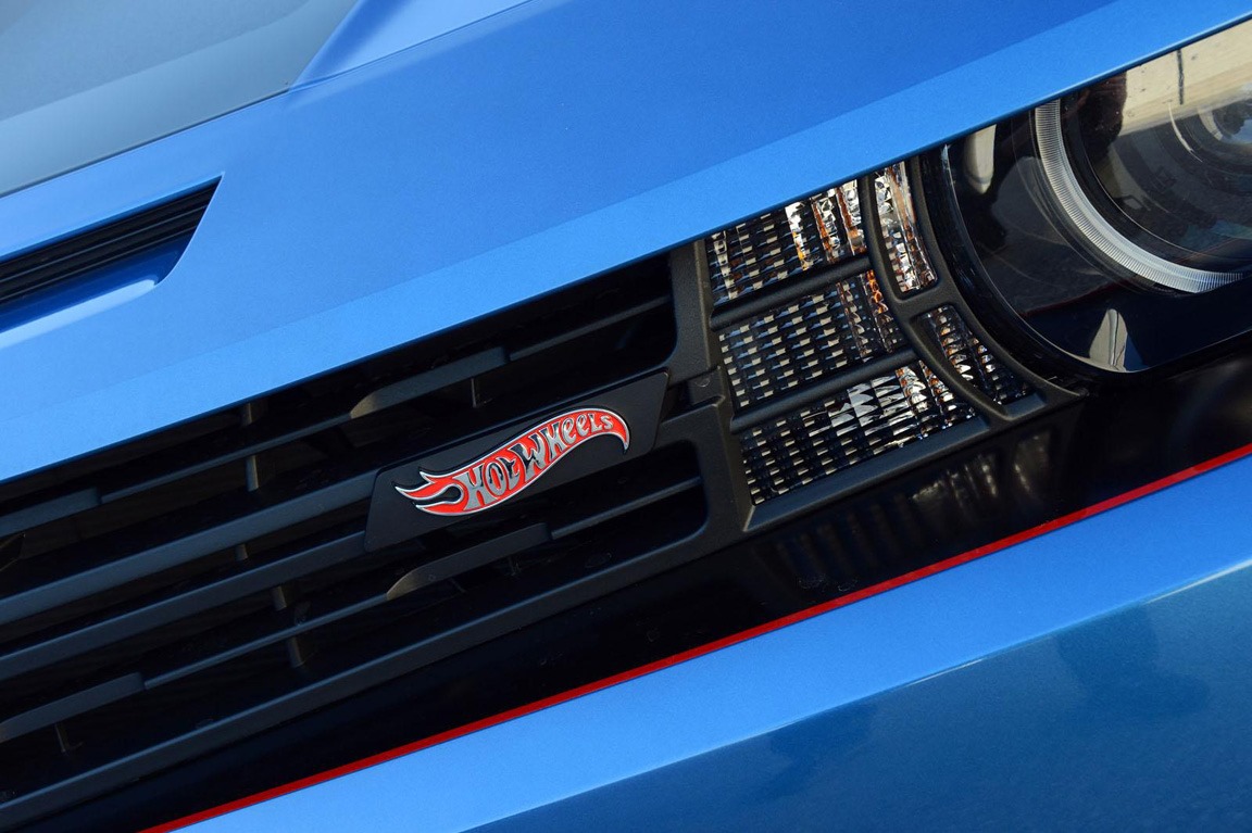 2013-chevrolet-camaro-hotwheels-edition-convertible-33