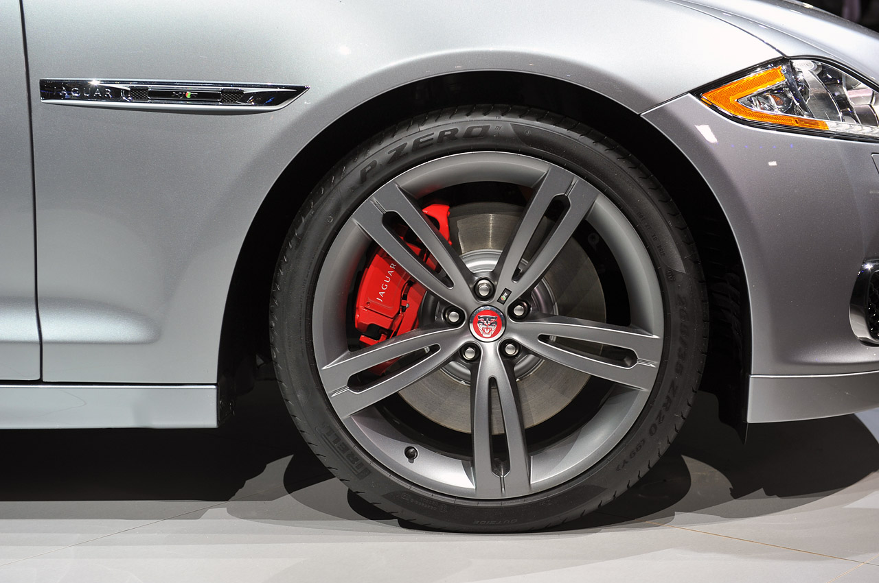 10-2014-jaguar-xjr-new-york