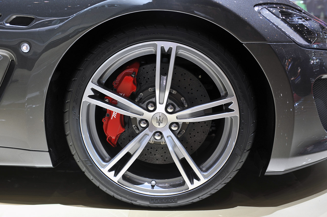 10-2013-maserati-granturismo-mc-stradale