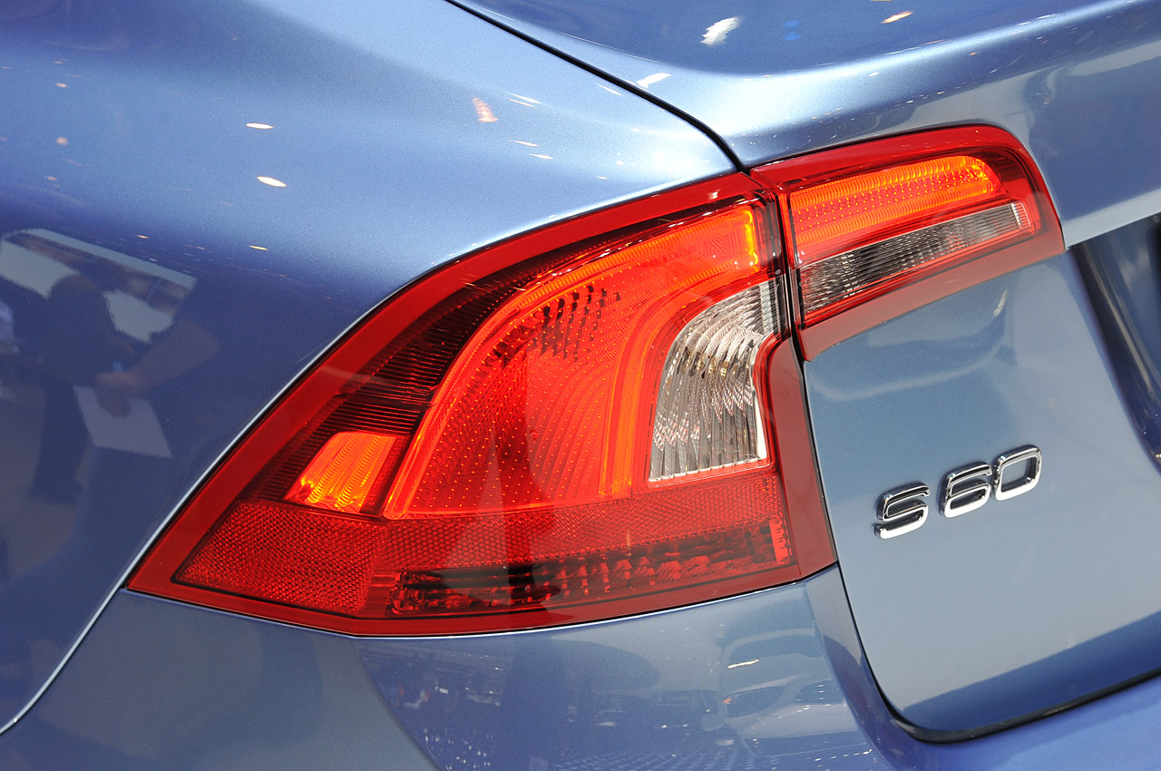 11-2014-volvo-s60-geneva