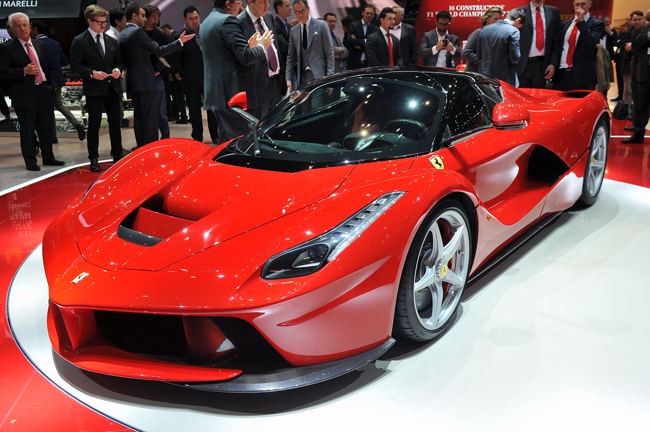 01-ferrari-laferrari-geneva