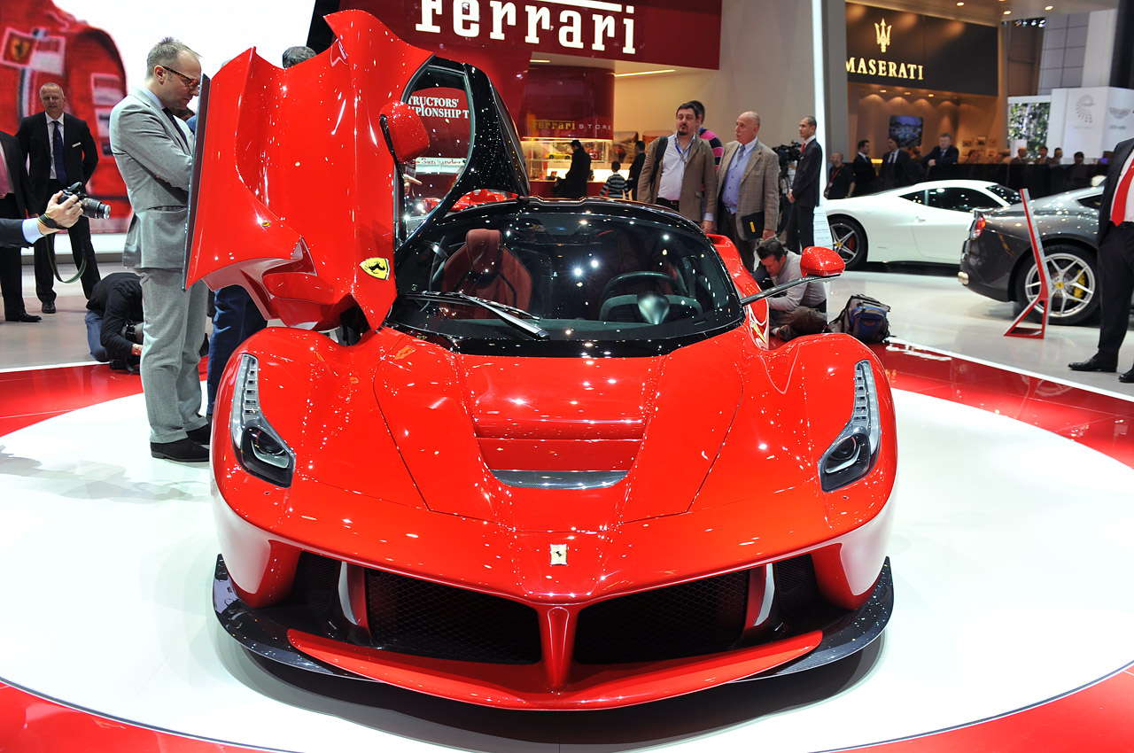 06-ferrari-laferrari-geneva