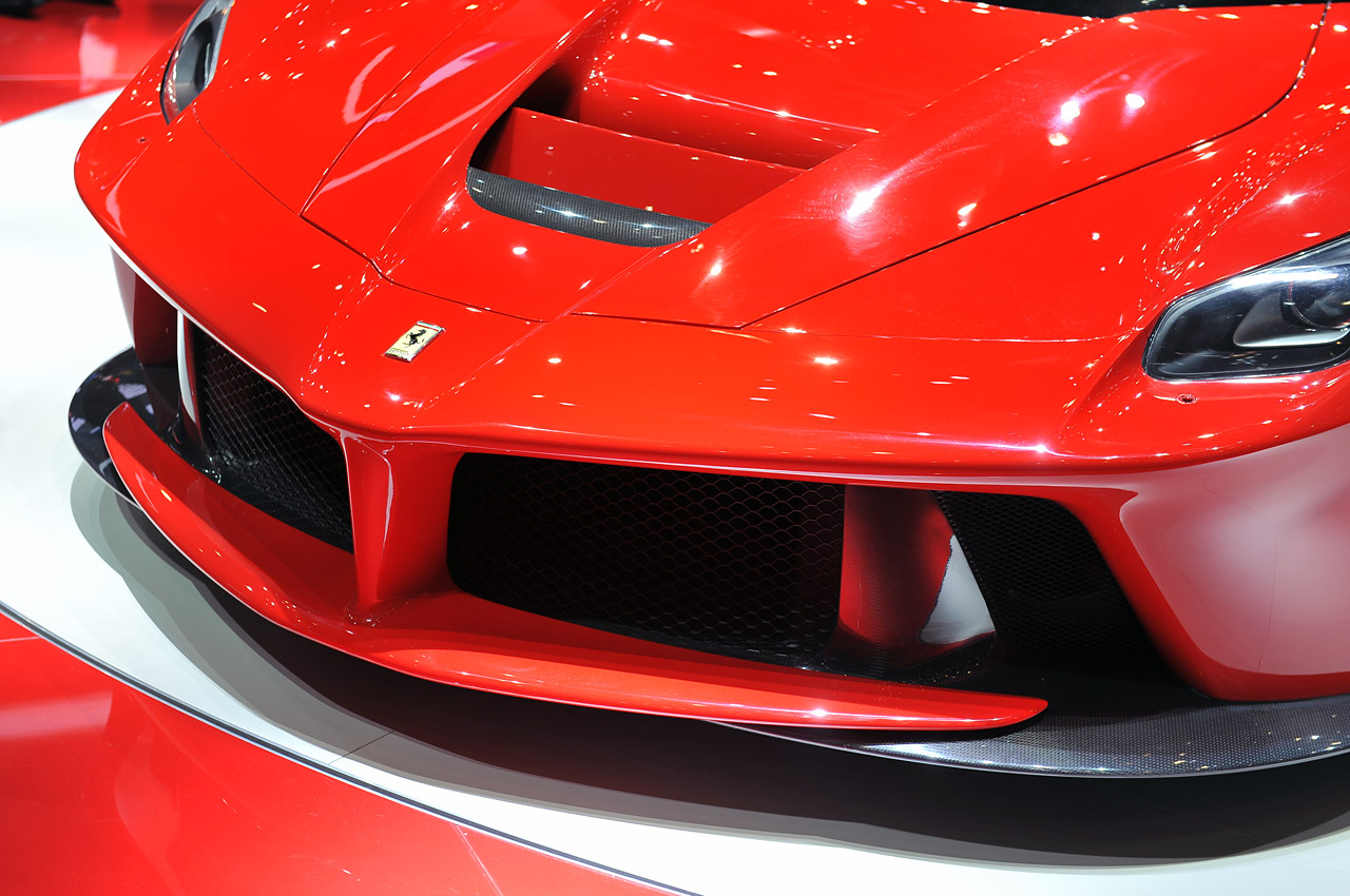 11-ferrari-laferrari-geneva