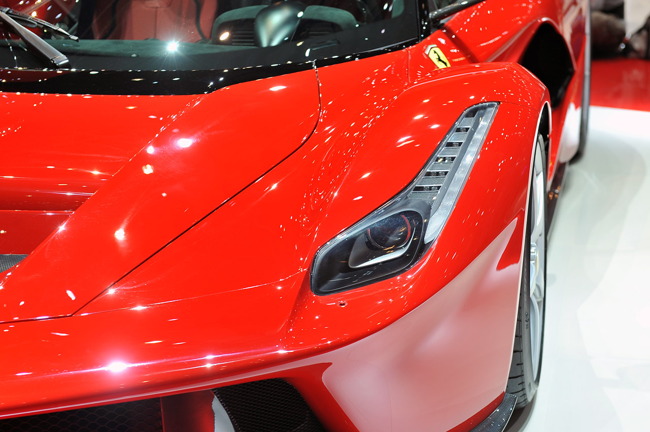 12-ferrari-laferrari-geneva