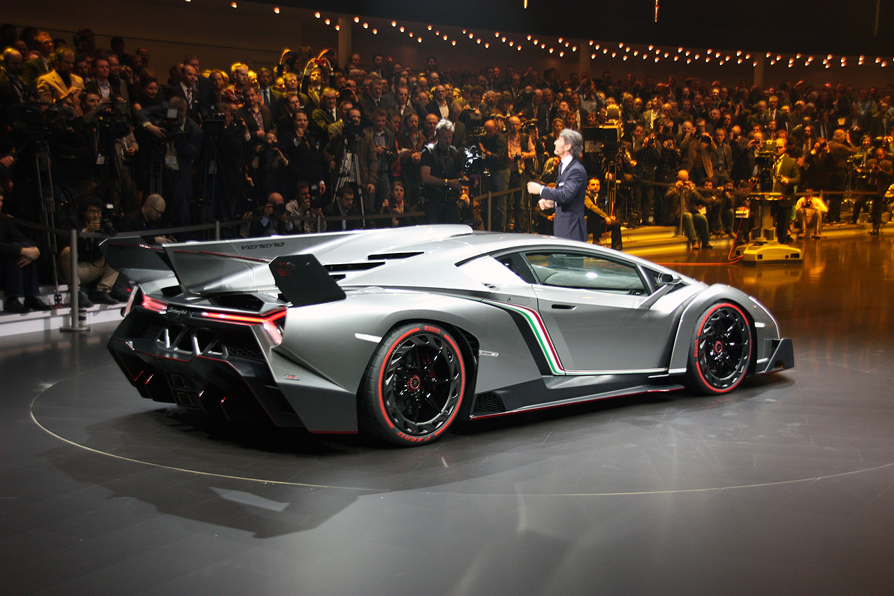 010-lamborghini-veneno-geneva-2013