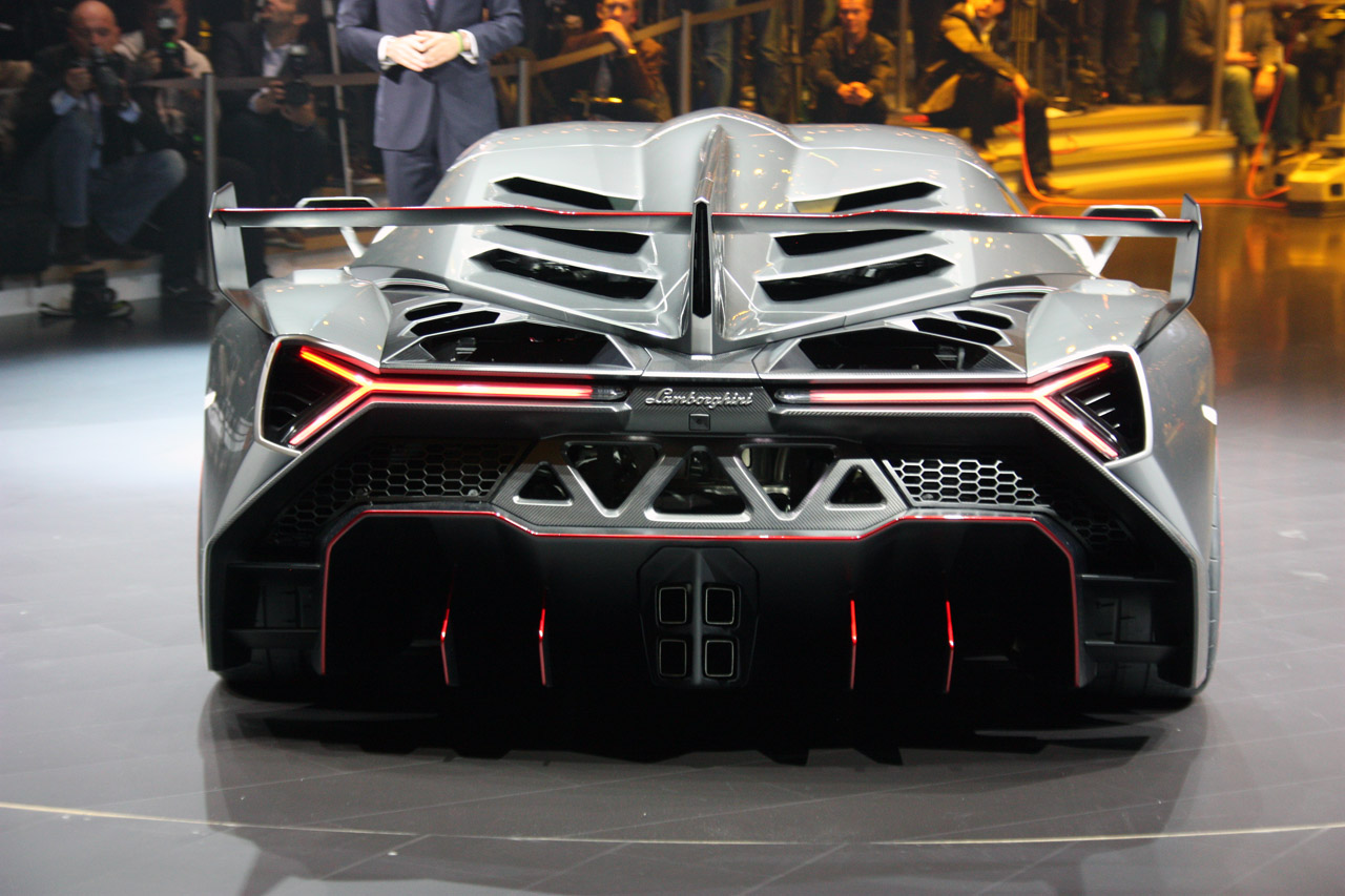 014-lamborghini-veneno-geneva-2013
