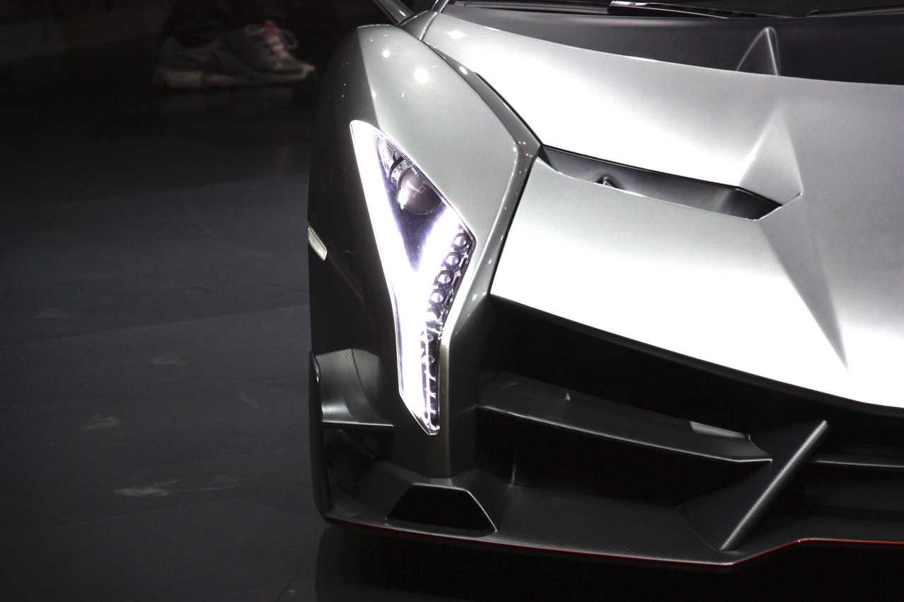 015-lamborghini-veneno-geneva-2013