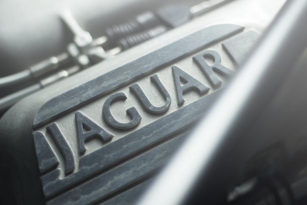overdrive-ad-jaguar-xj-220-18