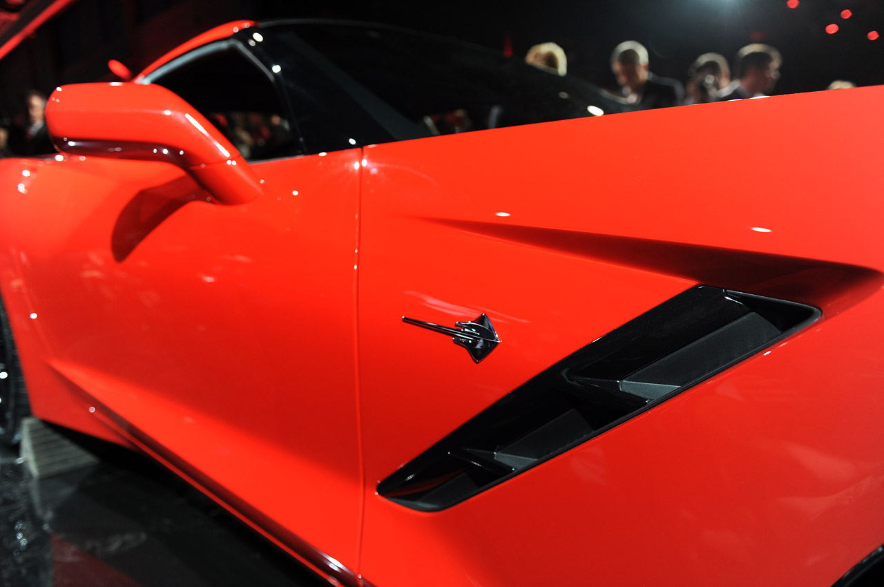 15-2014-chevrolet-corvette-reveal