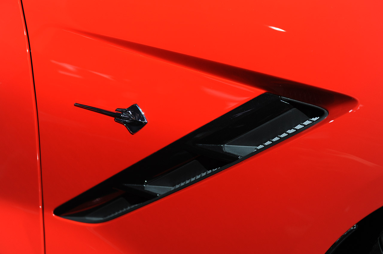 16-2014-chevrolet-corvette-reveal