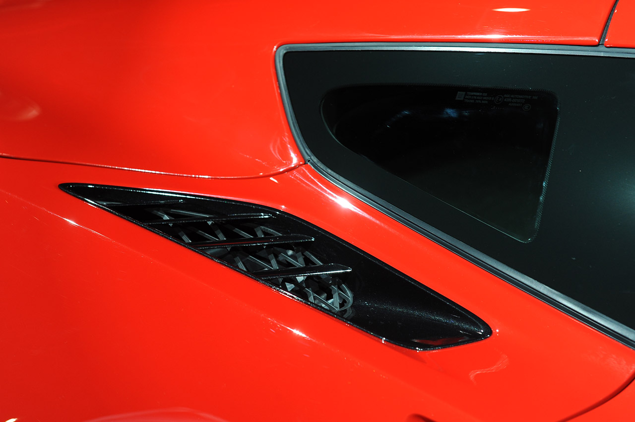 19-2014-chevrolet-corvette-reveal