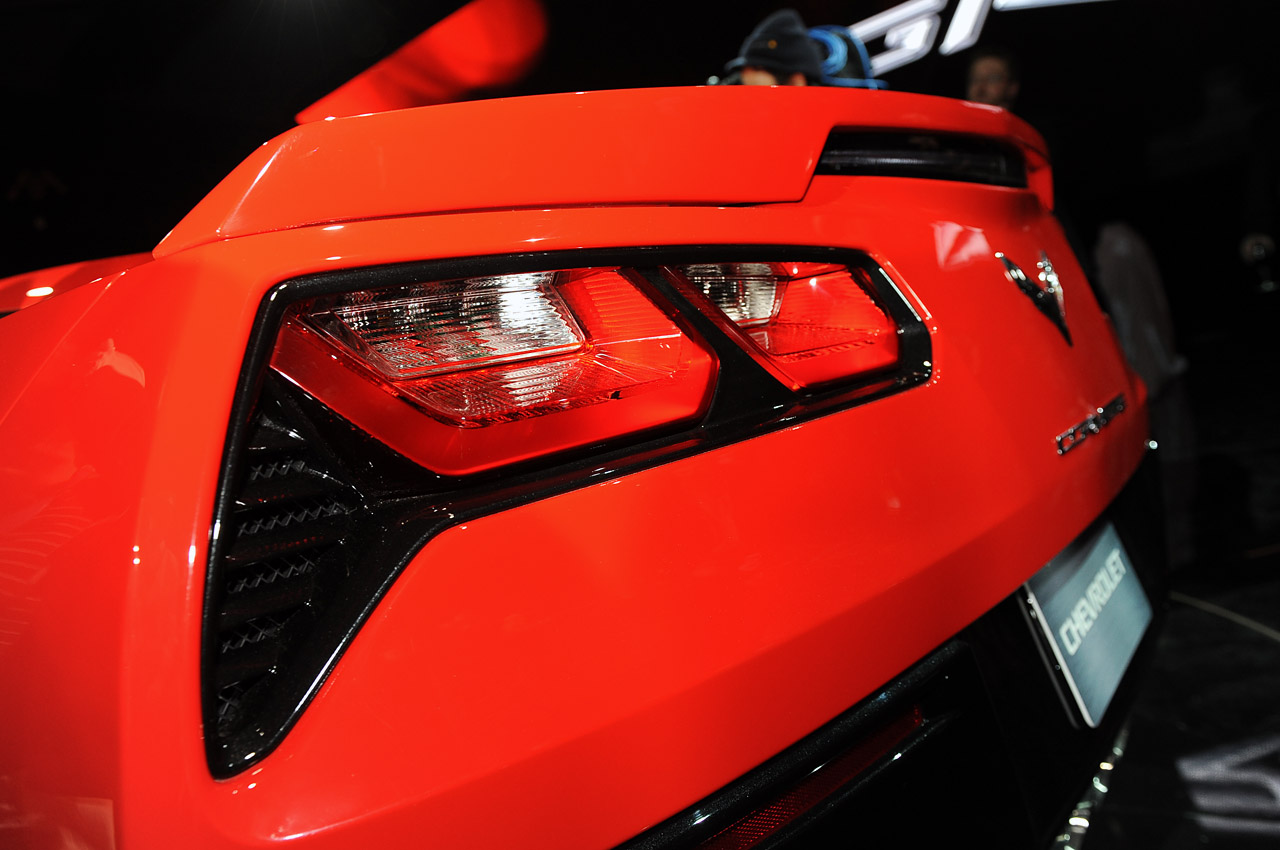 24-2014-chevrolet-corvette-reveal