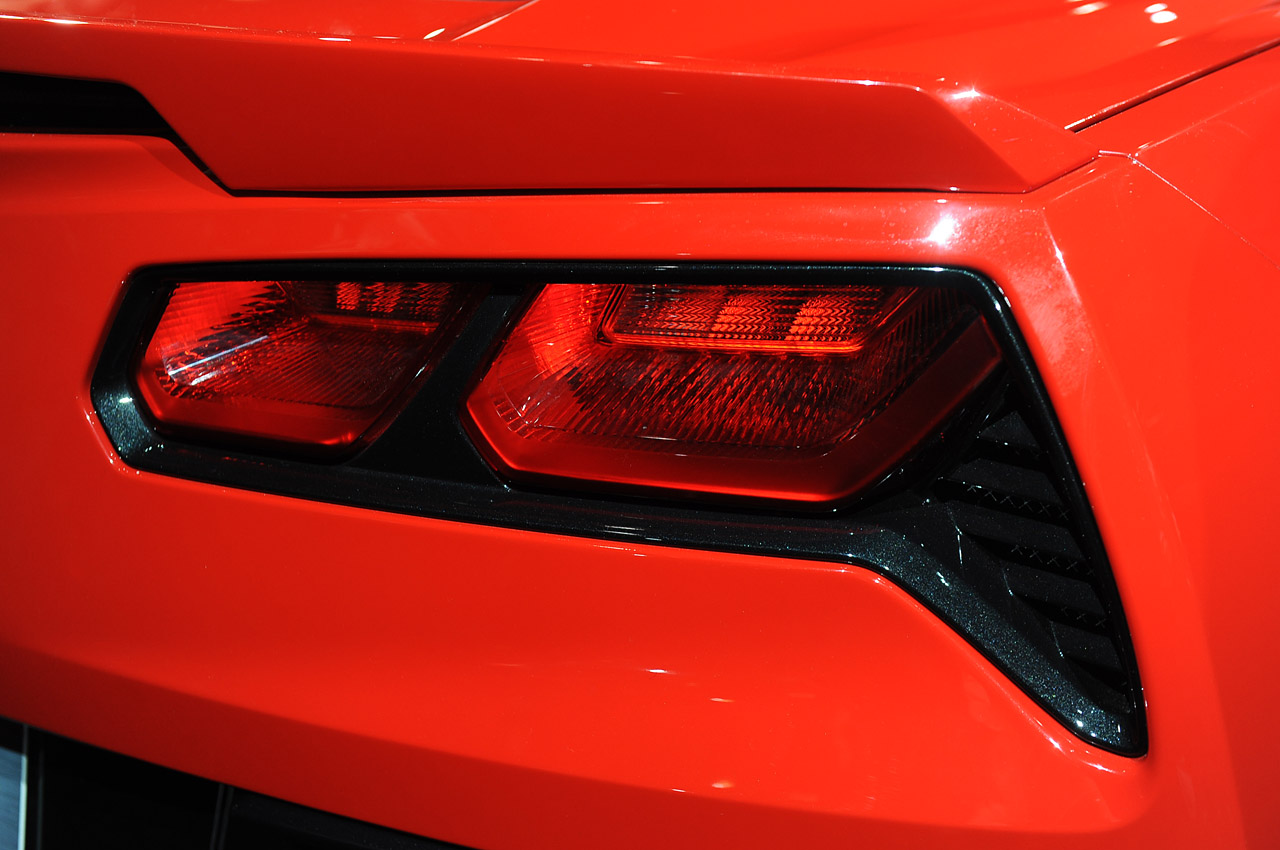 26-2014-chevrolet-corvette-reveal