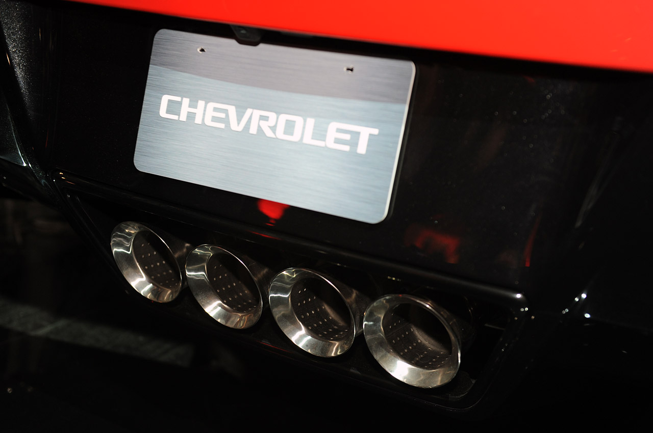 29-2014-chevrolet-corvette-reveal