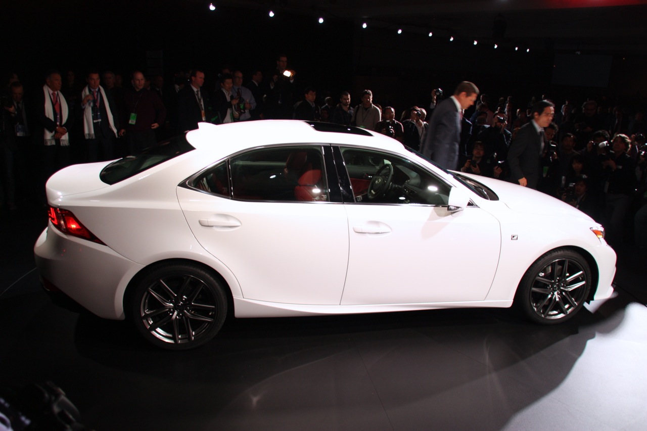 2014-lexus-is-detroit-2013-03